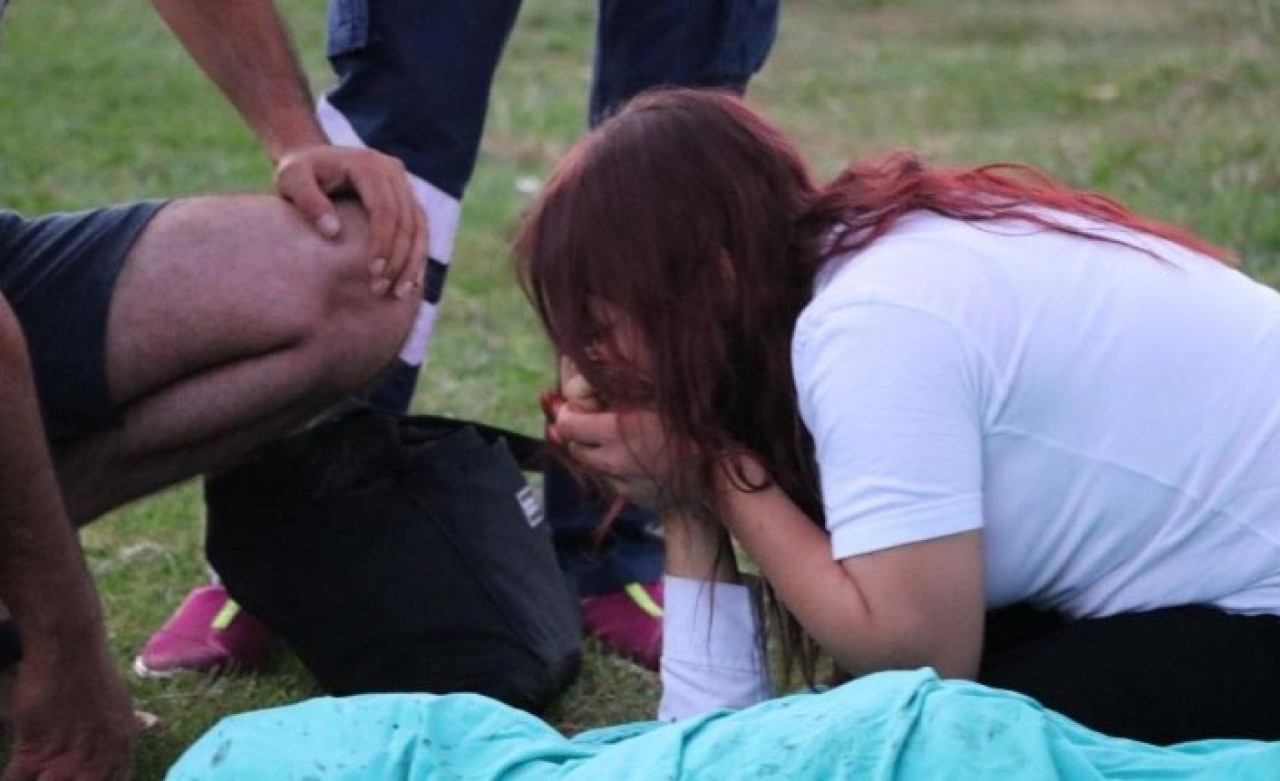 Kahramanmaraş'ta kaza: Batuhan Kılınç öldü. Eşi Fatmanur Kılınç elini öperek gözyaşı döktü