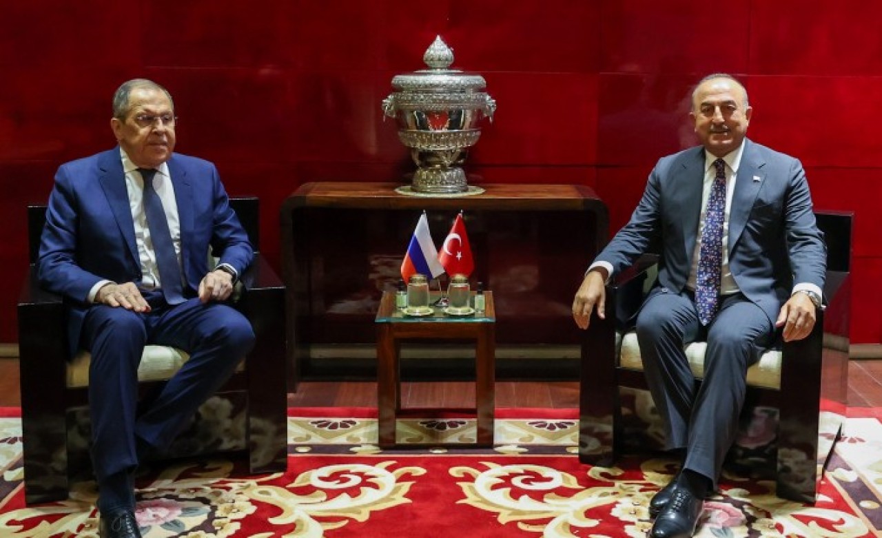 Kamboçya'da sürpriz zirve: Çavuşoğlu ile Lavrov arasında kritik görüşme