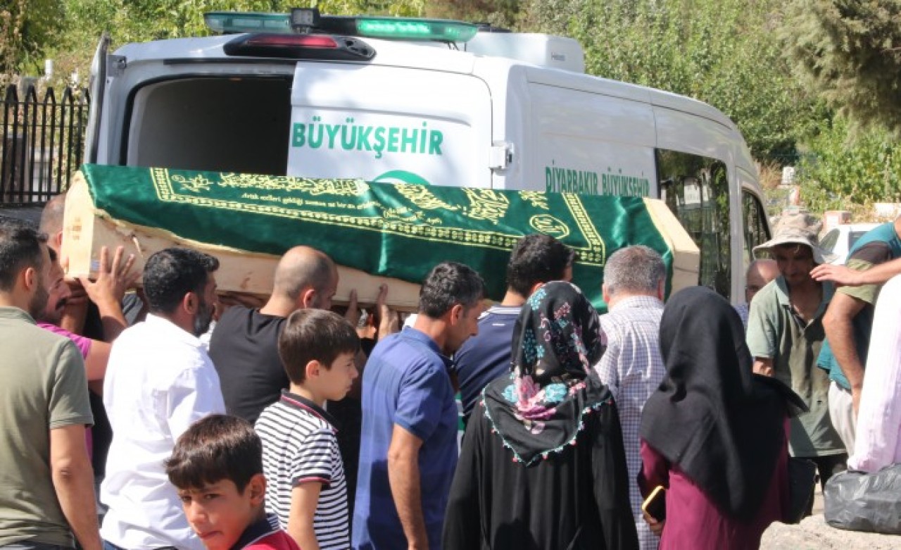 Mardin'deki trafik kazalarında hayatını kaybeden 19 kişinin cenazesi son yolcuğuna uğurlandı