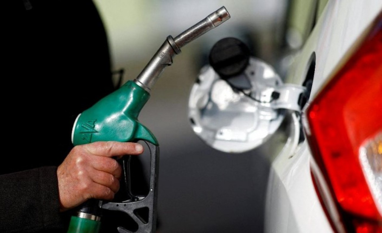 Motorine zam: Dün gece yarısı 1 lira indirim yapılan motorine bu gece zam geliyor!