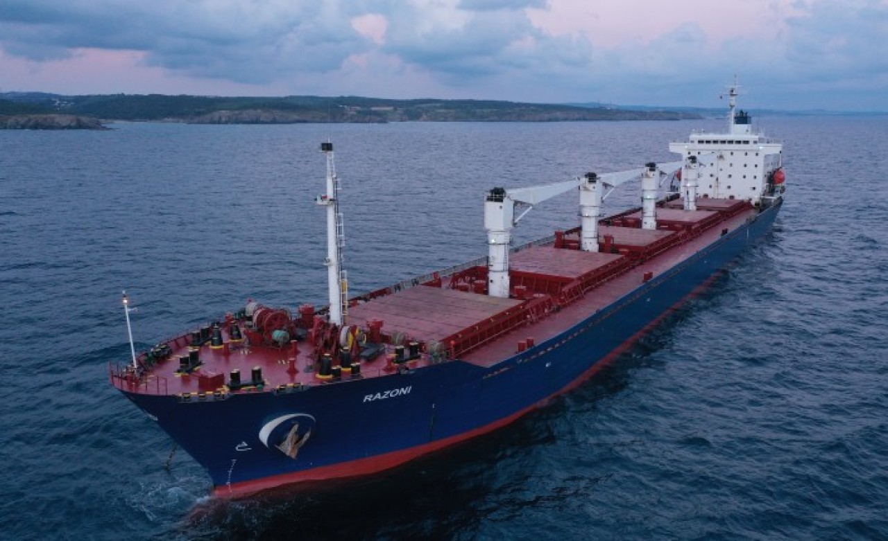 Razoni kuru yük gemisi İstanbul Boğazı Karadeniz girişine ulaştı
