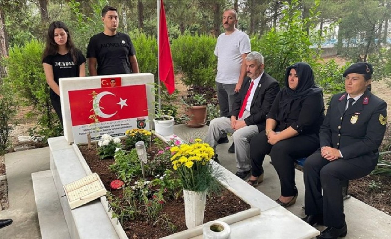 Şehit Başçavuş Ferhat Gedik,  Hatay'da mezarı başında anıldı