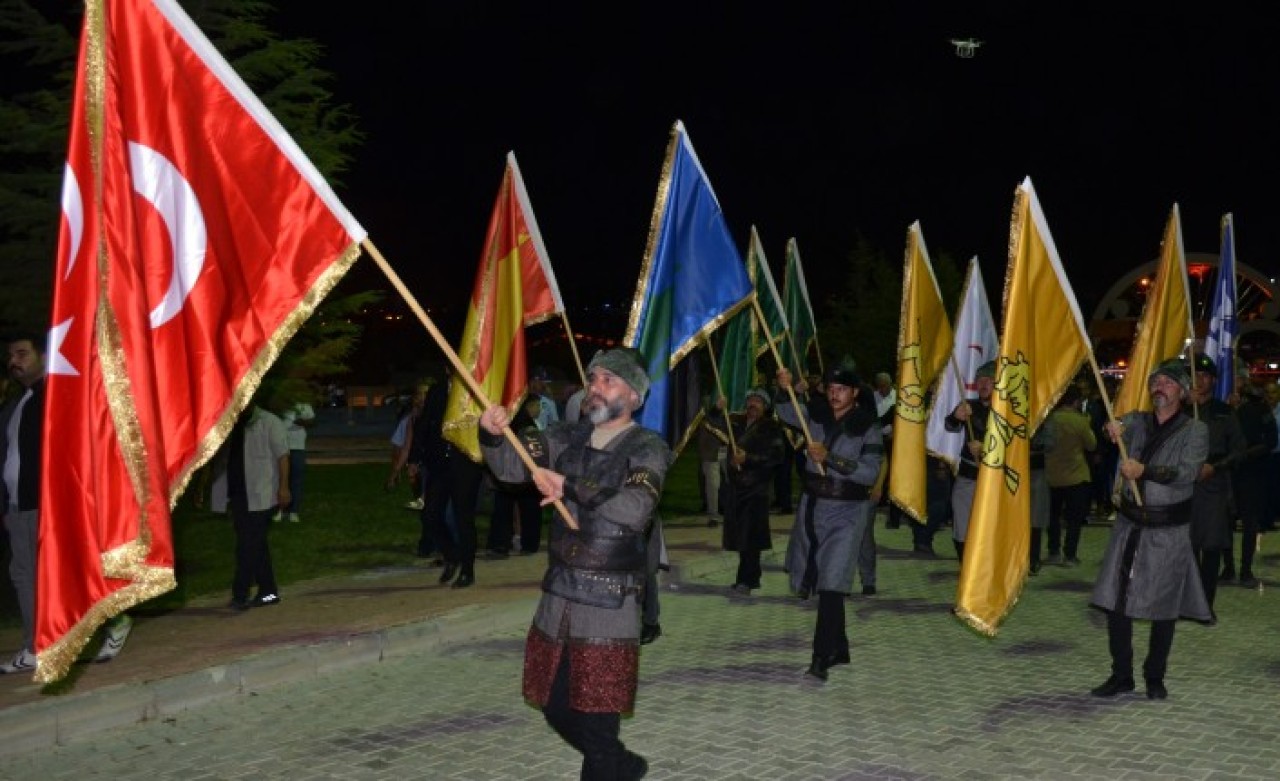Türk Dünyası Şöleninde "Türkçe Aşkı,  Vatan Aşkı " yürüyüşü