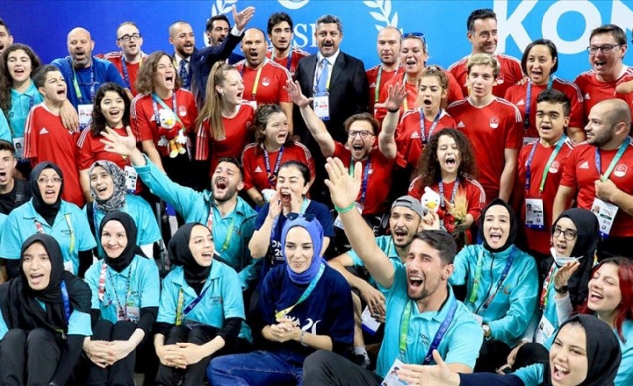 Türk sporcuları günü 18 madalyayla kapattı