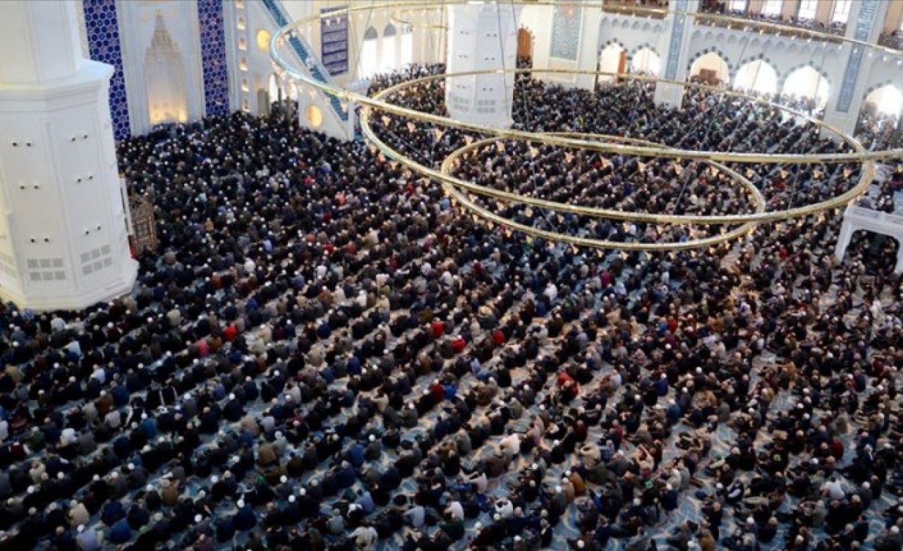 Cuma Hutbesi: Anne Baba Cenneti Kazanma Vesilesi