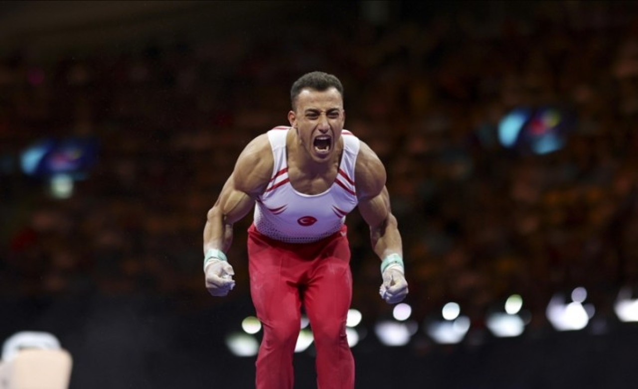 Adem Asil,  Dünya Challenge Kupası'nda ikinci altın madalyayı kazandı