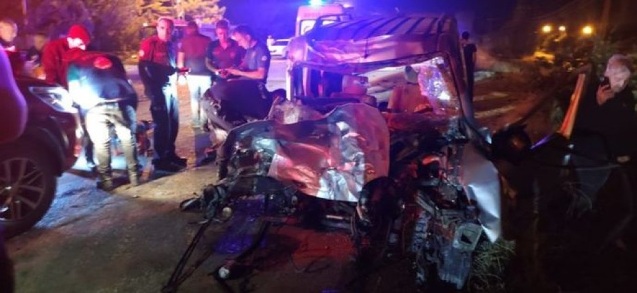 Amasya'da otobüsle kamyonet çarpıştı: İsmail Tural ve Ömer Bıyık öldü