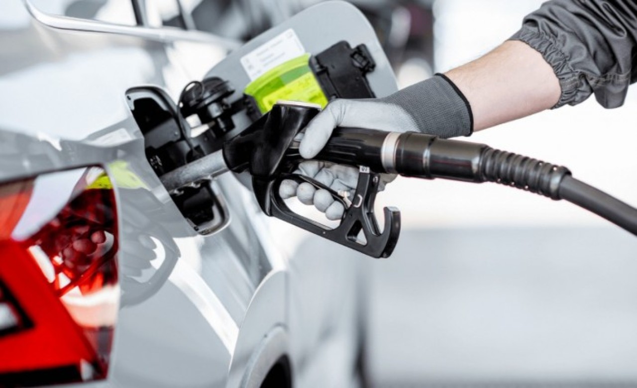Araç sahipleri dikkat: Bu gece yarısından itibaren motorine indirim geliyor