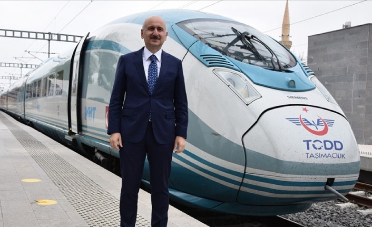 Bakan Karaismailoğlu: Hızlı trende günlük 31 bin 651 yolcu ile tüm zamanların rekorunu kırdık