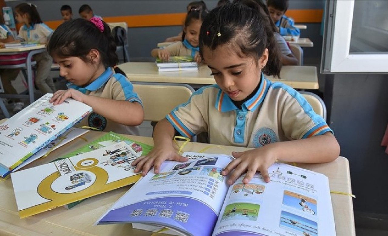 Bakan Yanık,  geçen dönem eğitime yaptıkları yardımları paylaştı