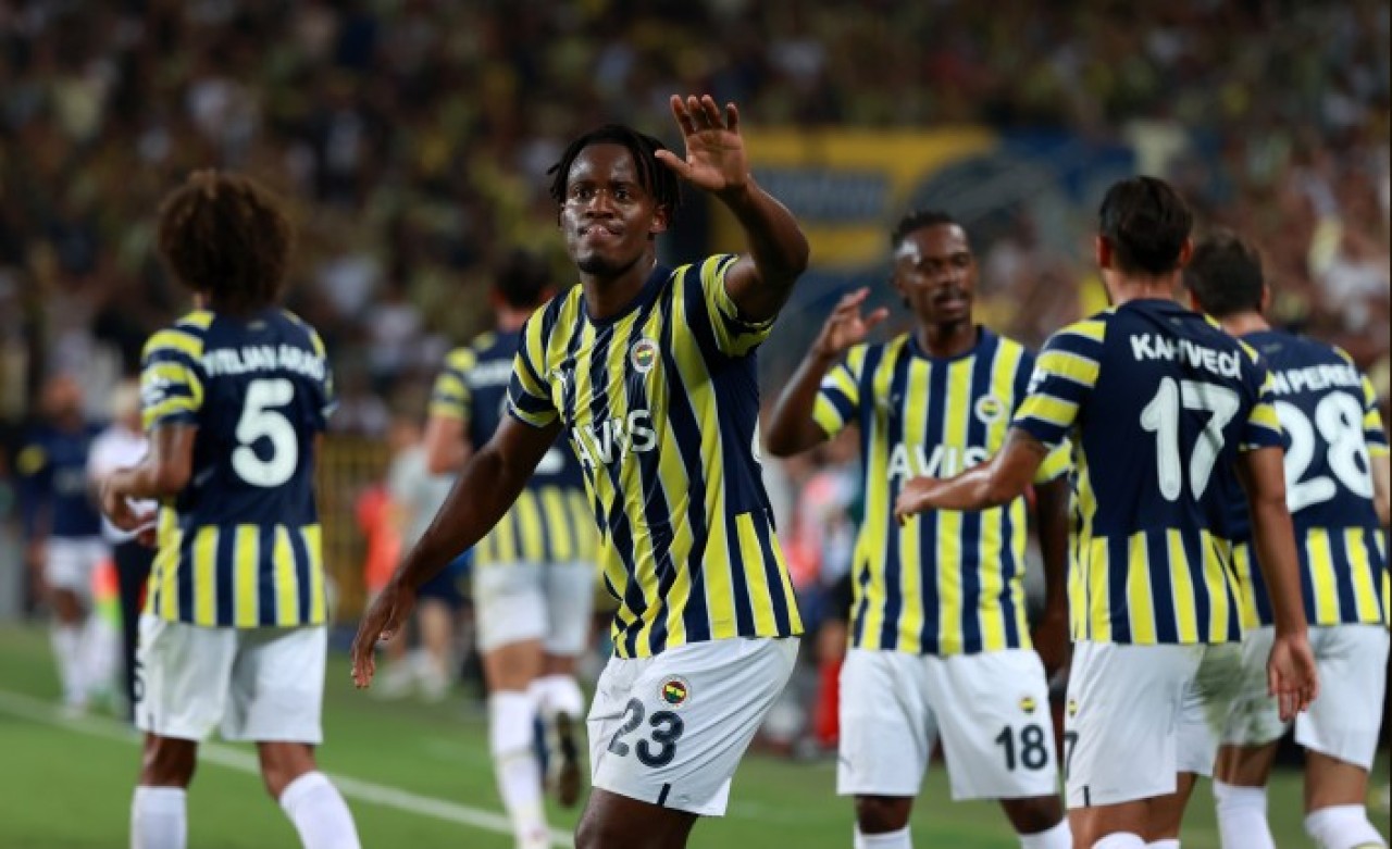 Batshuayi Kadıköy'ü salladı: Fenerbahçe Dinamo Kiev'i yıktı