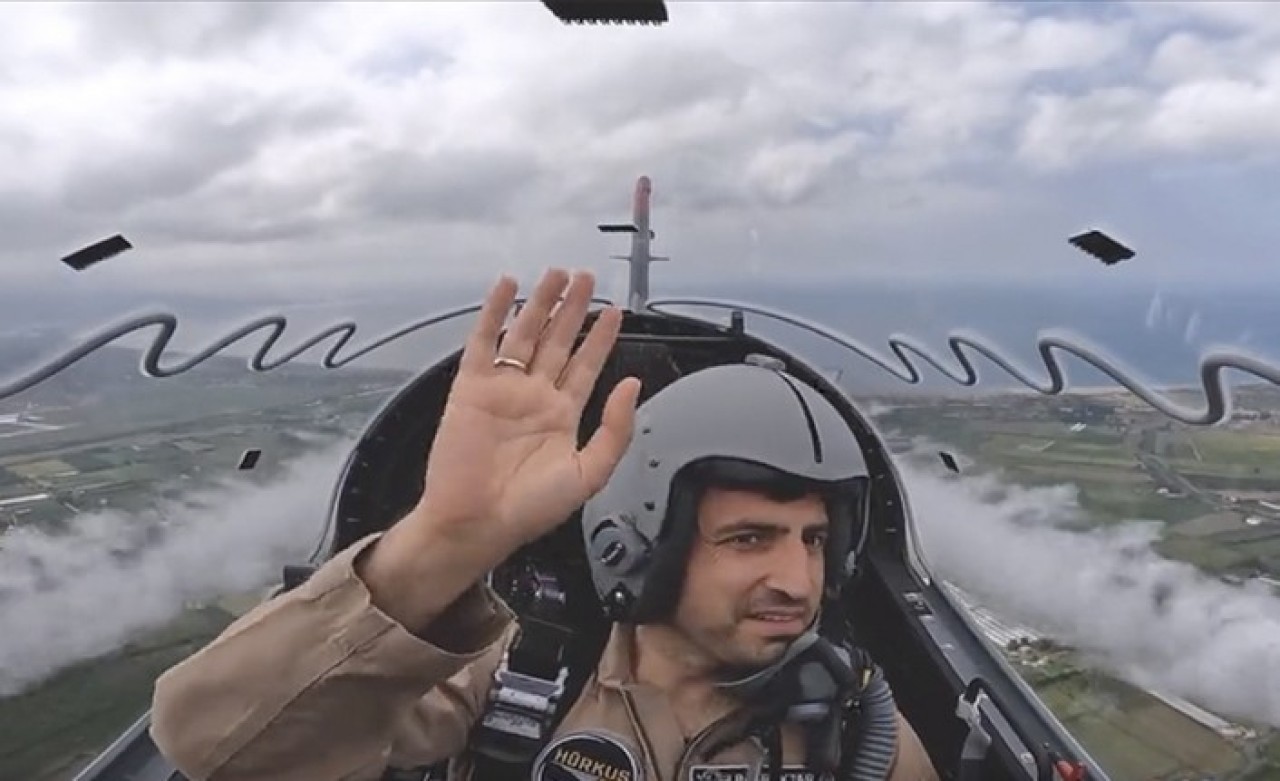 Baykar Teknoloji Lideri Bayraktar'ın "Hürkuş" uçuşundaki kokpit görüntüleri yayınlandı