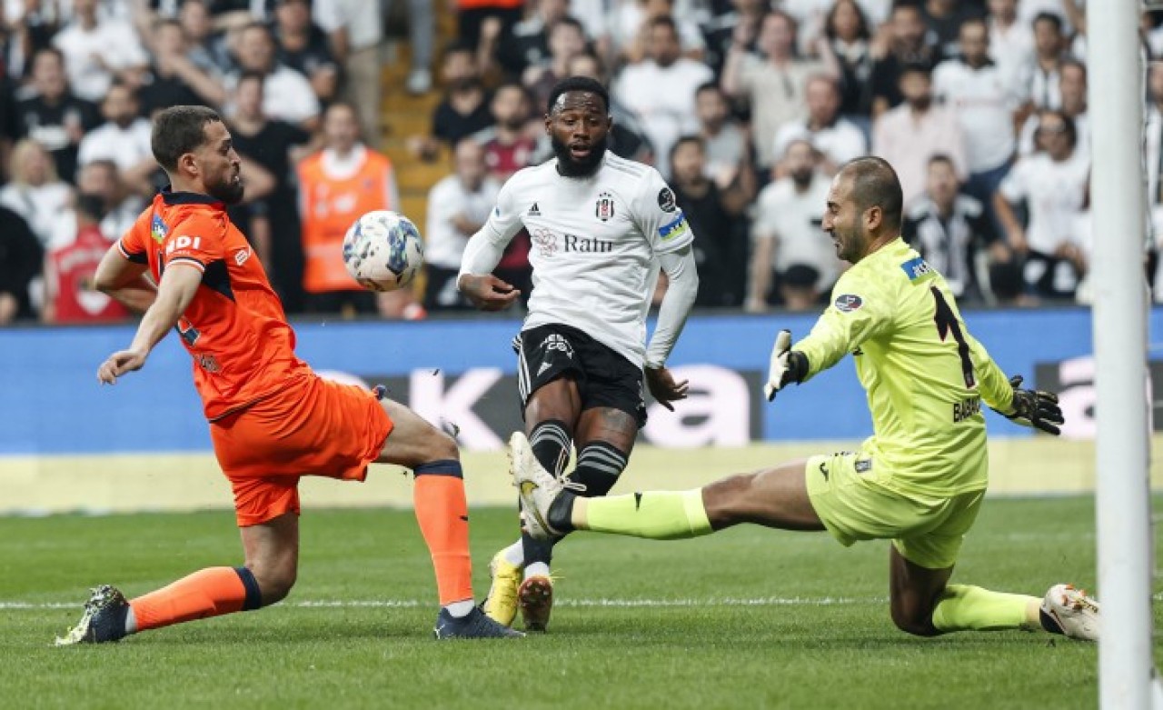 Beşiktaş ağır yaralı: Hem Başakşehir'e yenildi,  hem Valerien Ismael'i kaybetti