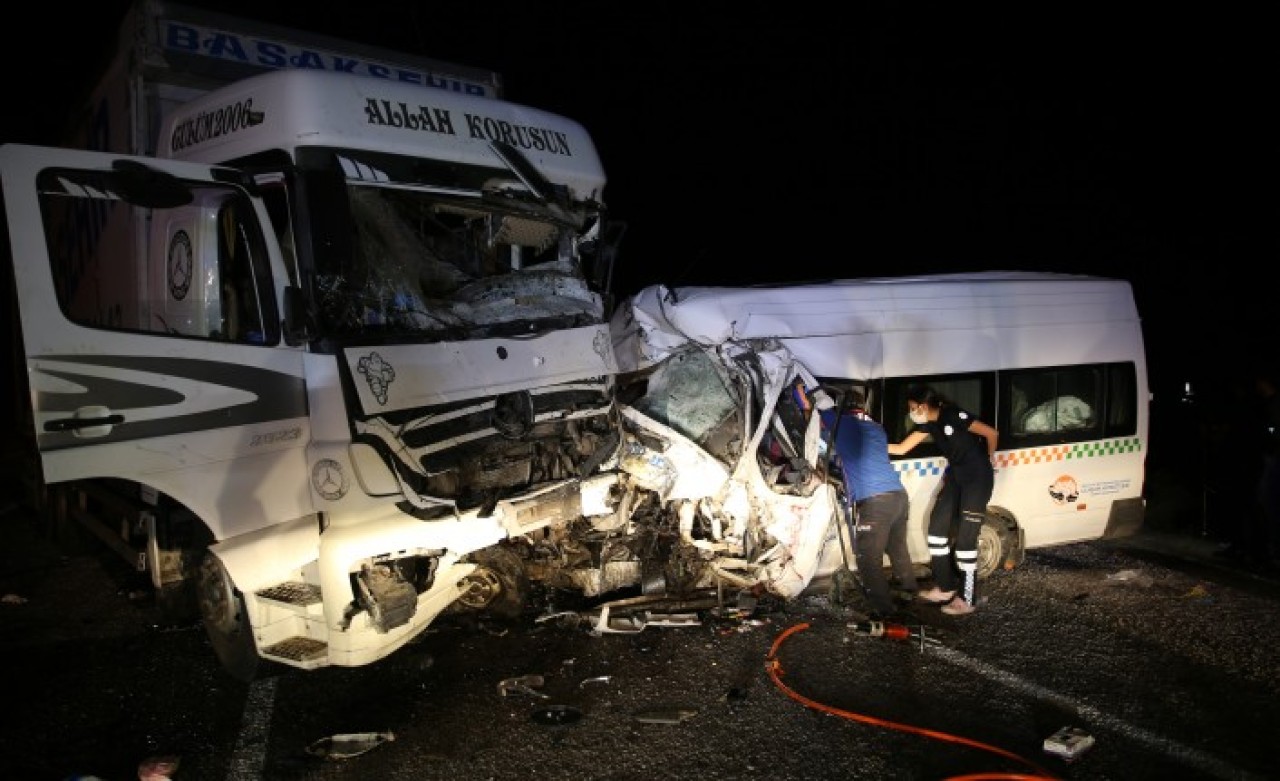 Bursa'dan düğünden dönüyorlardı. Sivas'ta korkunç kaza: 8 kişi öldü