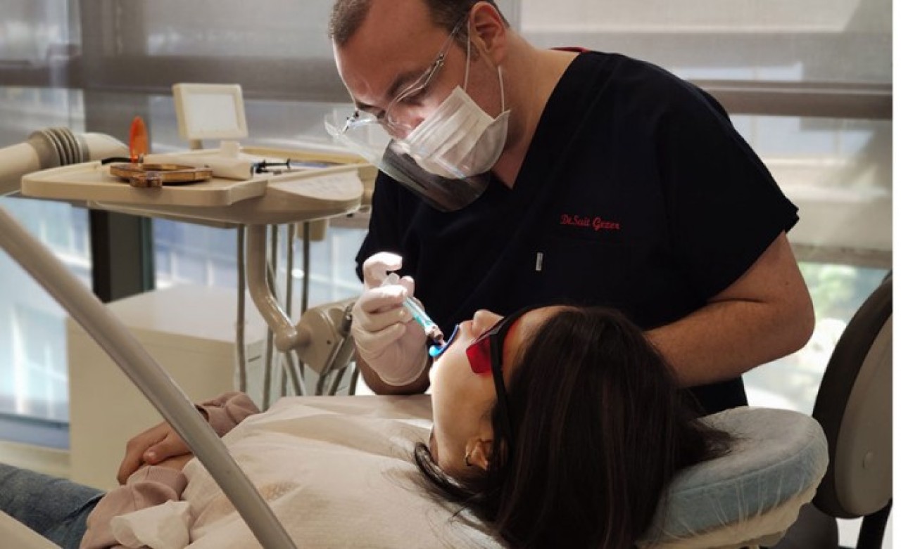 Diş Beyazlatma İşlemi Kaç Dakika Sürüyor?