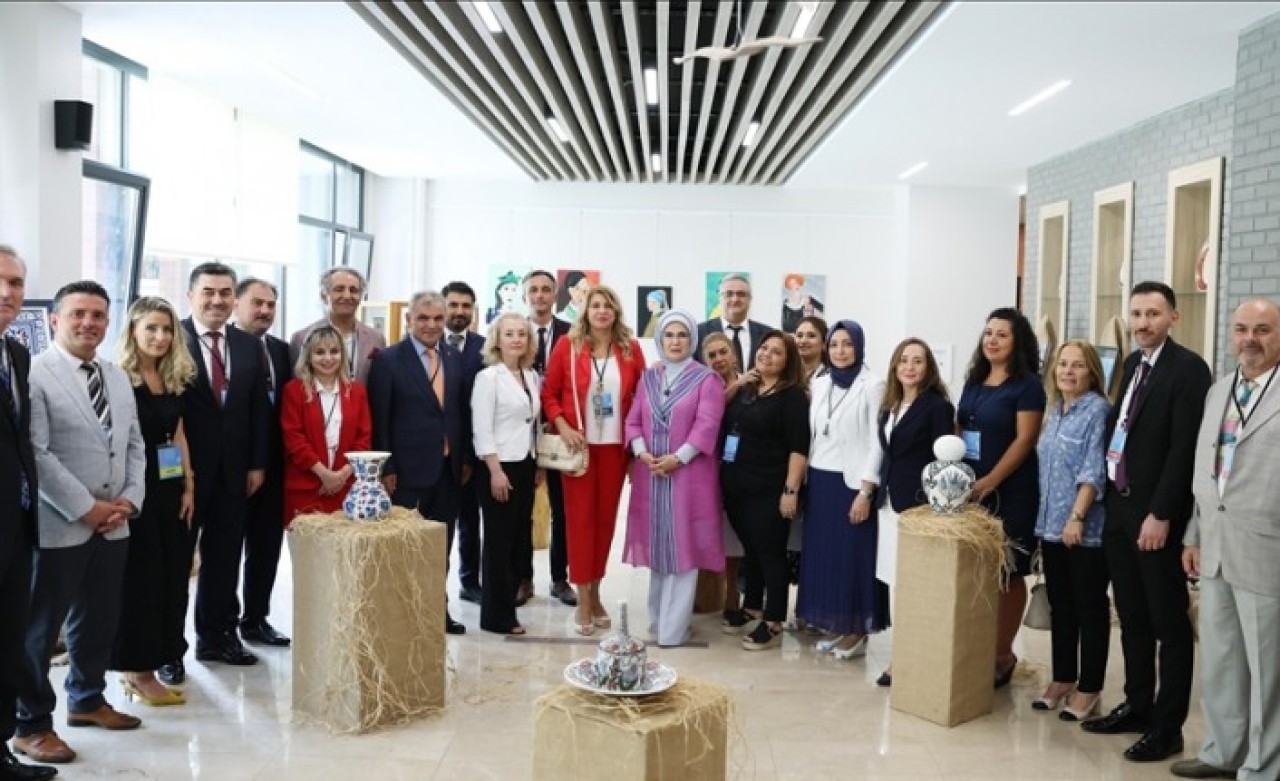 Emine Erdoğan,  Türkiye'de yetişkin engellilere hizmet veren ilk halk eğitim merkezinin açılışını yaptı