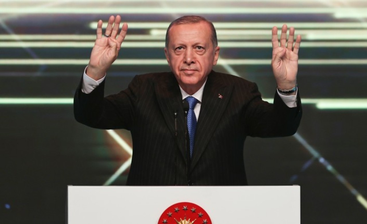 Erdoğan,  'Şimdi buradan haber veriyorum' dedi,  müjdeleri peş peşe sıraladı