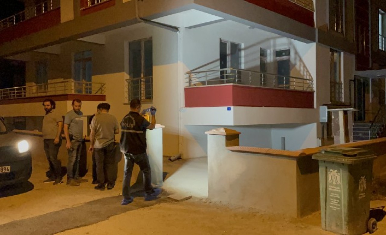 Erzincan'da Ahmet Özen'in sırtından bıçakladığı eşi Handan Özen öldü