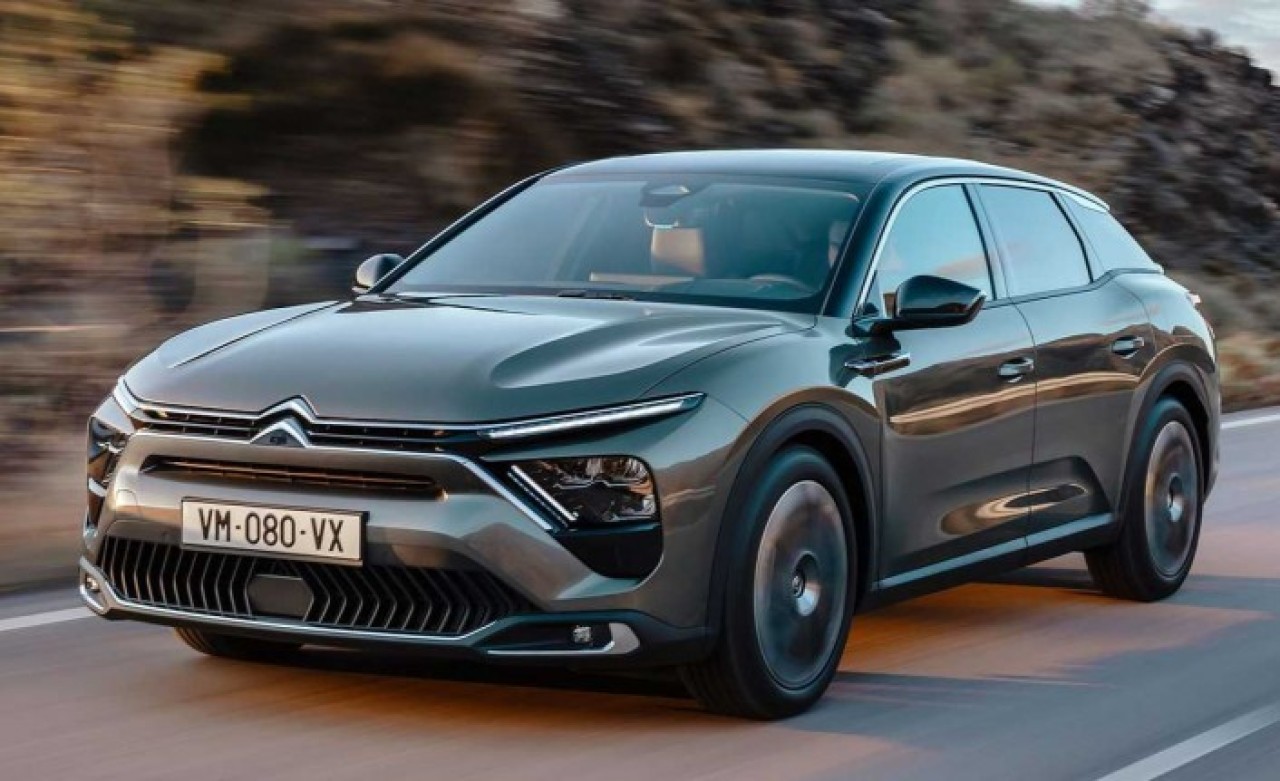 Fransız otomotiv devi Citroen,  logosunu değiştirdi