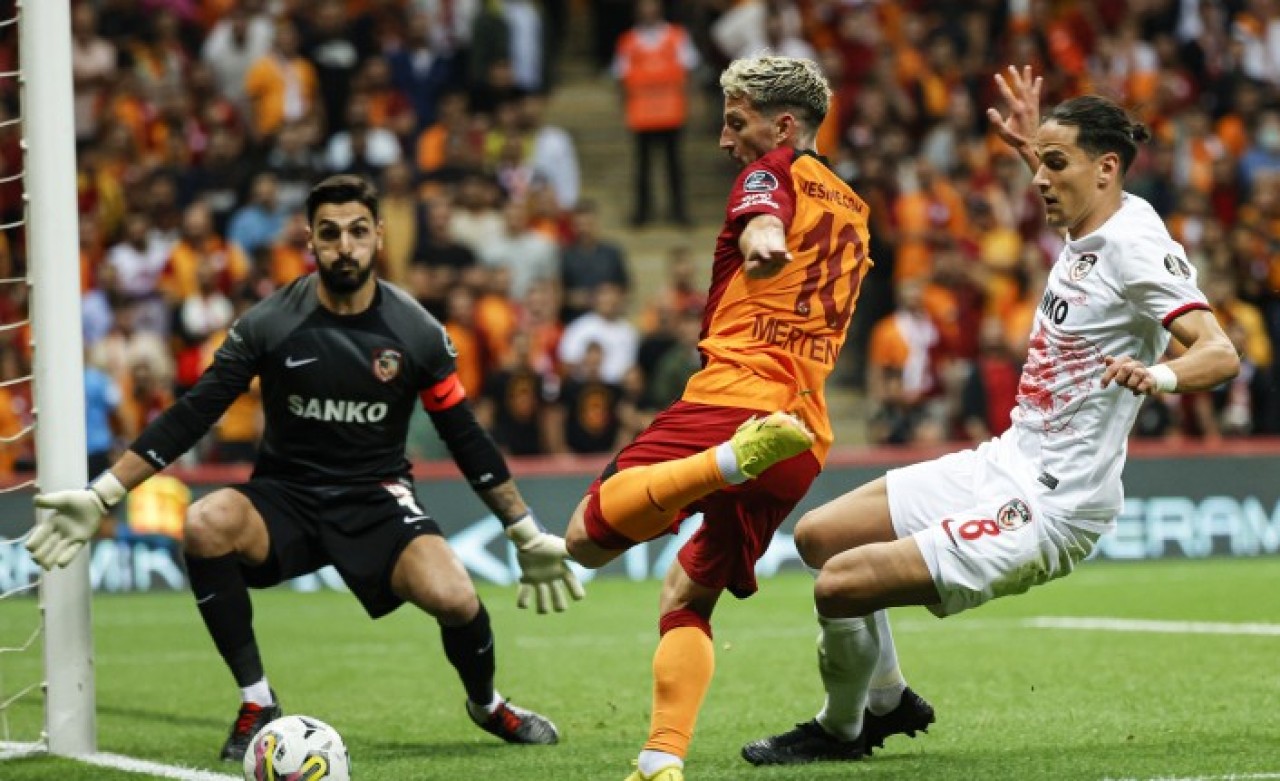 Galatasaray-Gaziantep: 1 kırmızı,  3 gol! Müthiş maç