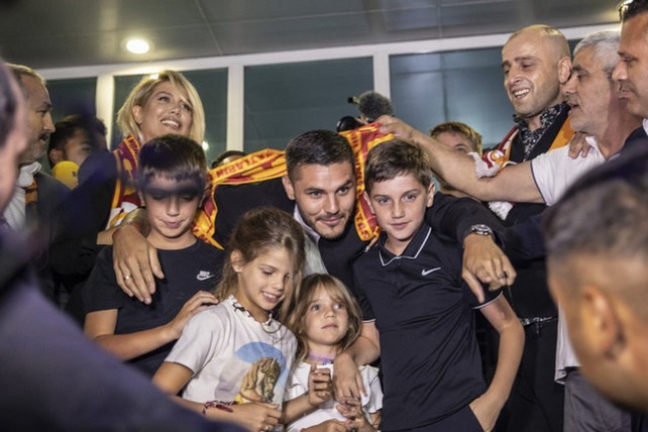 Galatasaray Icardi'yi getirdi,  Mata yola çıktı