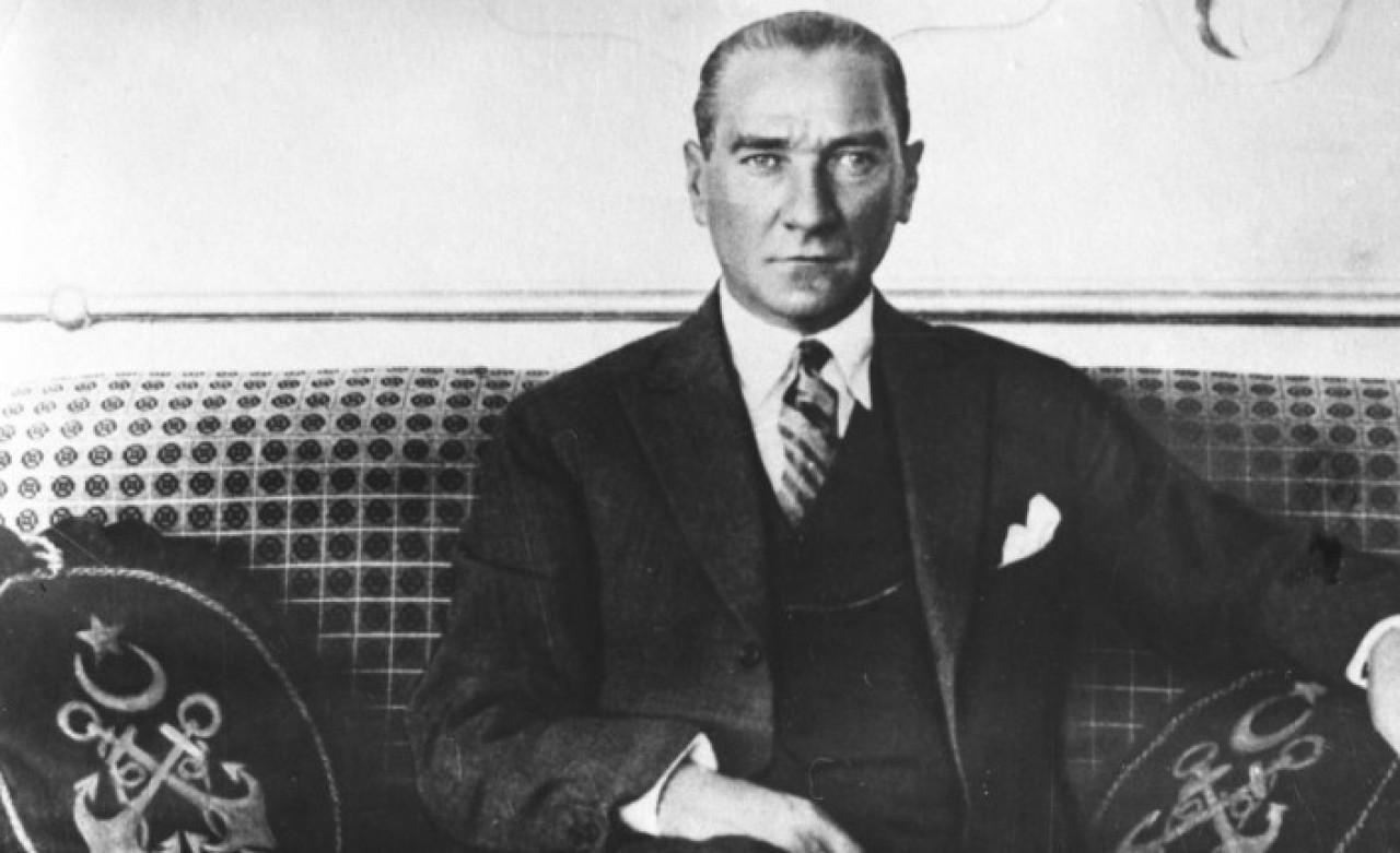 Haftanın tarihine bakış: TBMM,  Mustafa Kemal Paşa'ya,  "Mareşal" rütbesiyle "Gazi" unvanı verdi