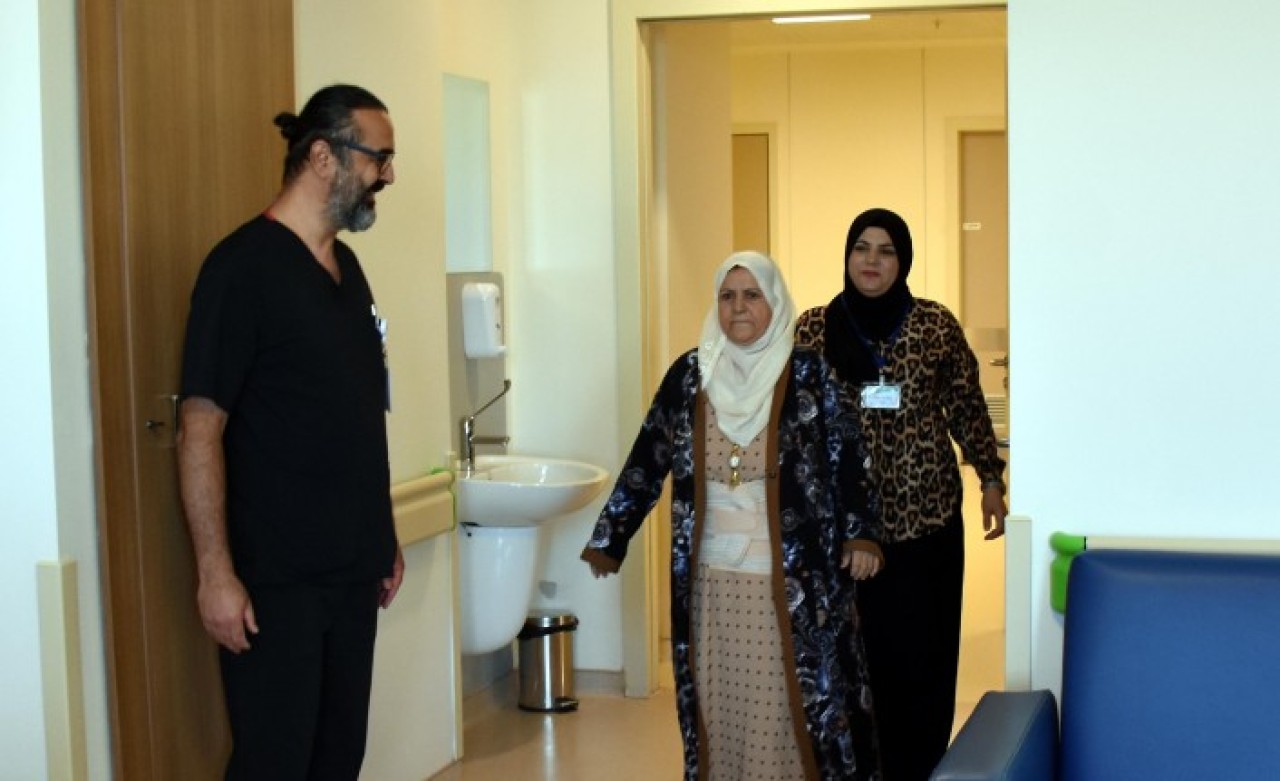 İki yıldır yürüyemeyen Iraklı hasta Türkiye'de sağlığına kavuştu