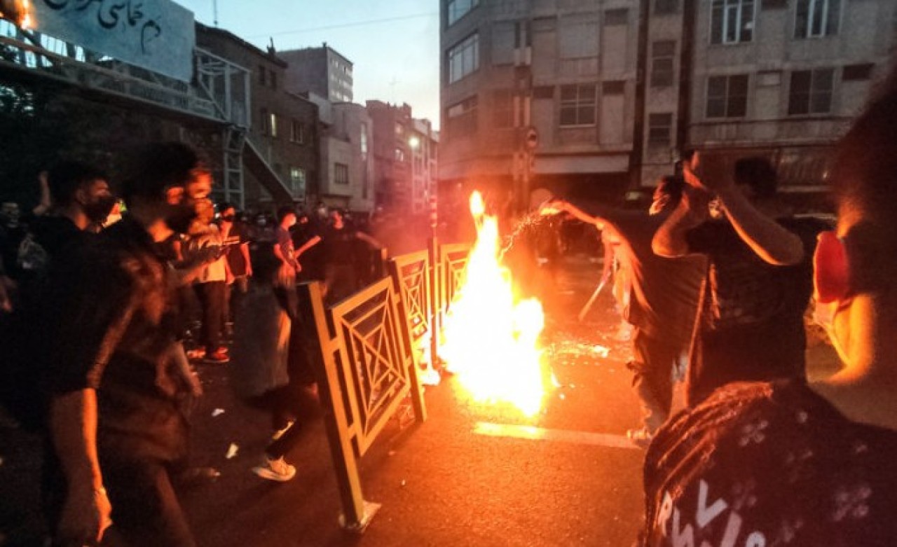 İran alev alev: Olaylar büyüyor,  ölü sayısı artıyor. Korkunç fotoğraflar geliyor
