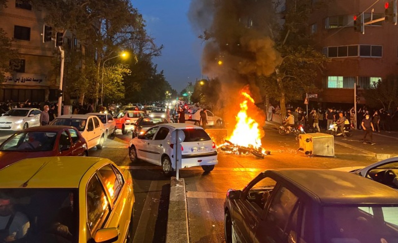 İran yangın yeri: Protestolar büyüyor,  ölü ve yaralılar var