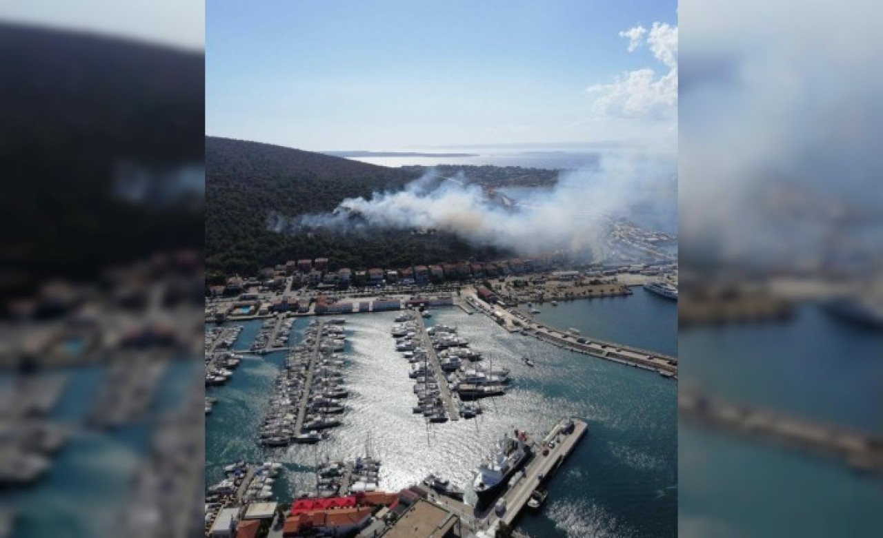 İzmir Çeşme'de yangın çıktı