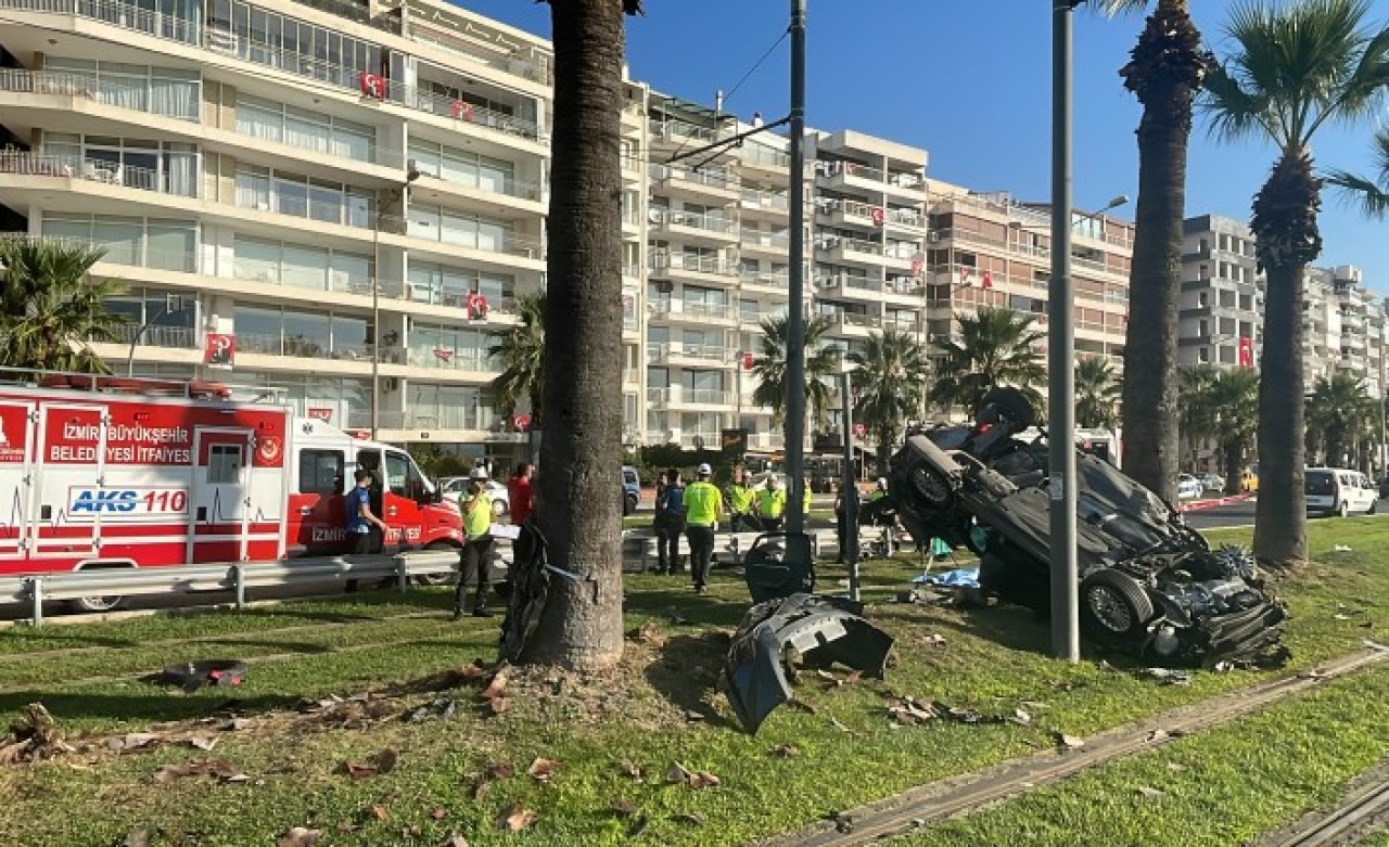 İzmir'de feci kaza: Emre Macit ve Esra Macit öldü. Seren Ergin ağır yaralı