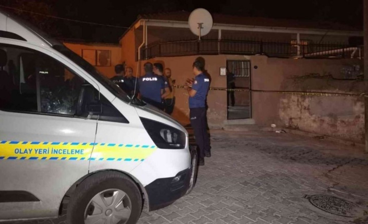 Kanser hastası babasını 20 yerinden bıçakladı