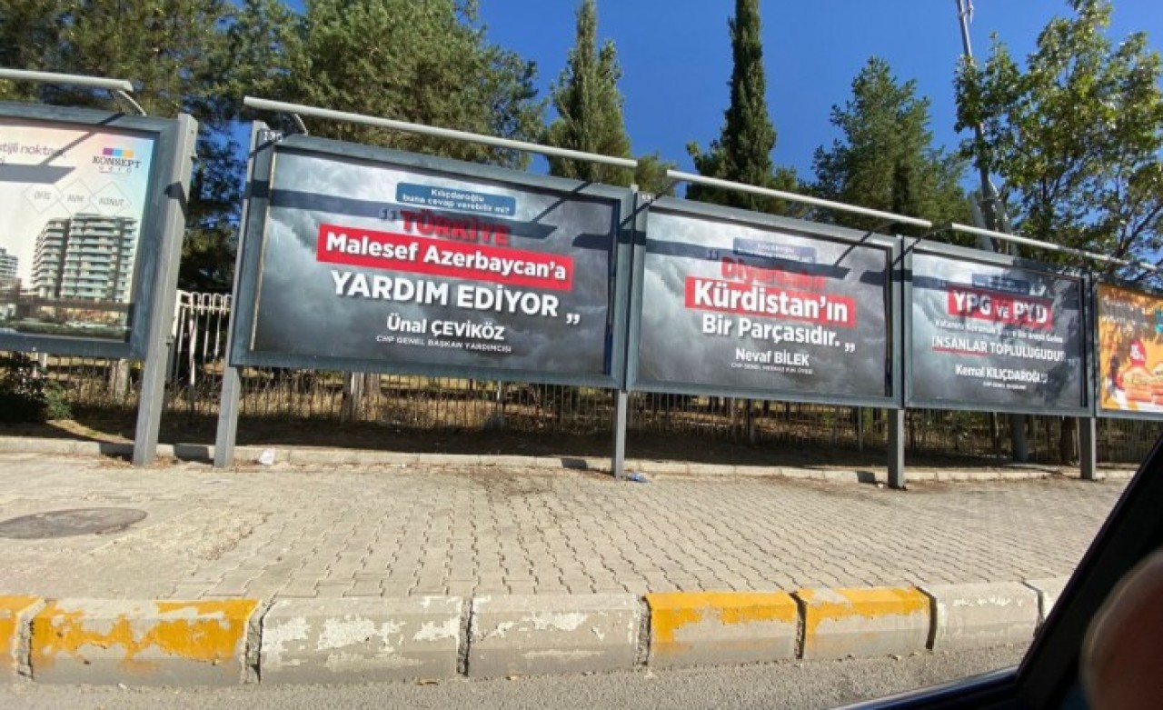 CHP liderinin Elazığ ziyaretinde reklam panolarında dikkat çeken afişler!