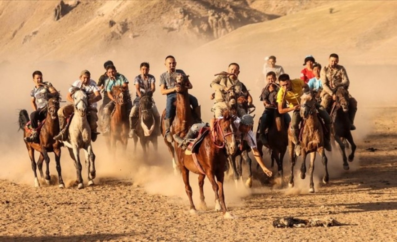 Kırgız Türkleri ülkelerinin 31. bağımsızlık yıl dönümünü kutladı