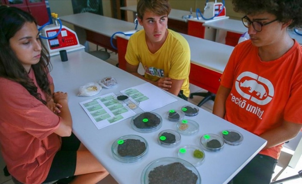 Liseliler geliştirdikleri biyoplastiklerle seri üretime geçmek istiyor