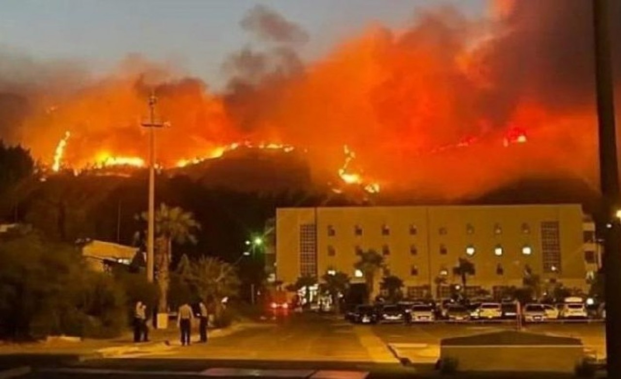 Marmaris'te alevler Aksaz Deniz Üs Komutanlığı'na ulaştı: Tahliyeler başladı