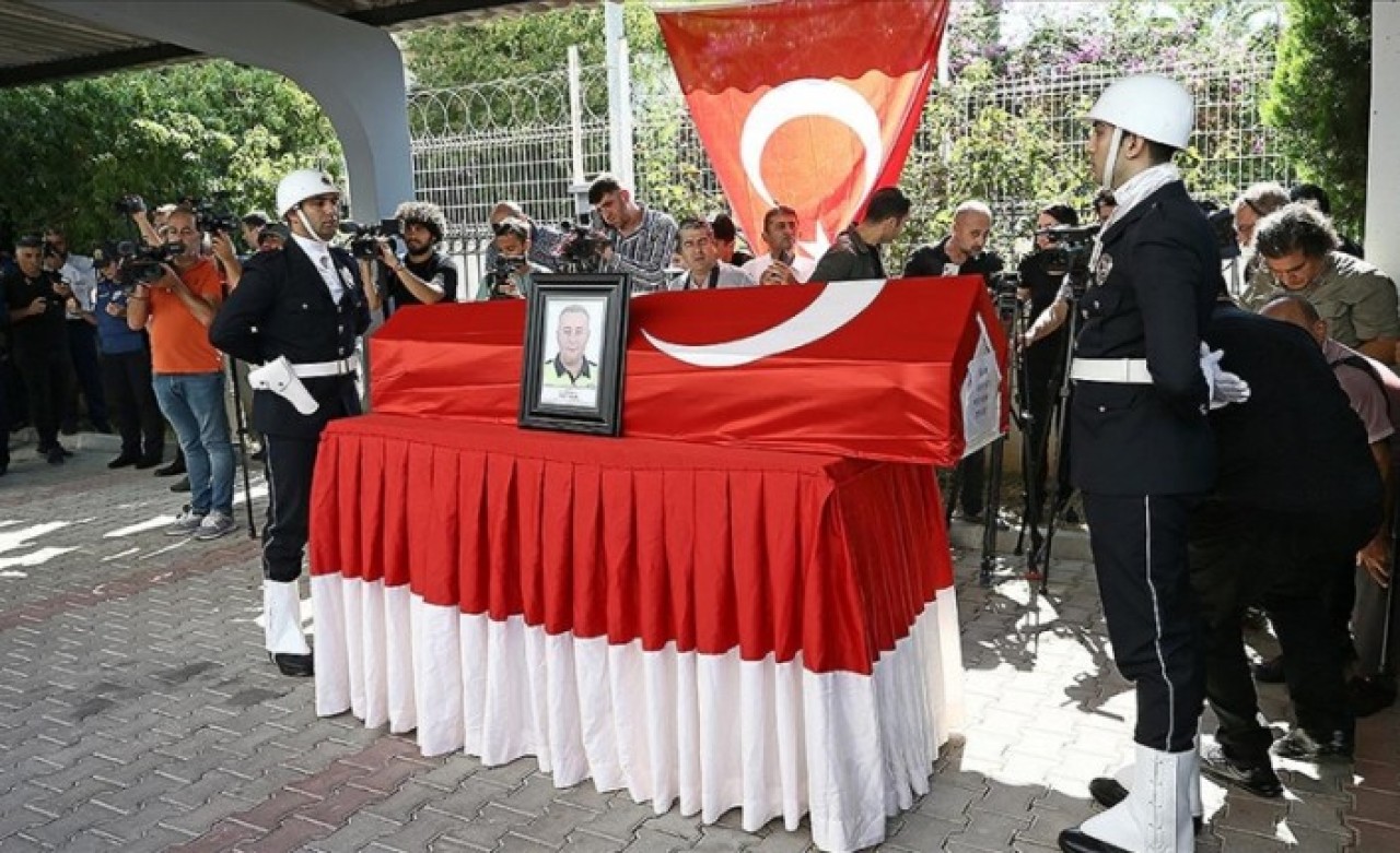 Mersin'de şehit polis memuru Sedat Gezer son yolculuğuna uğurlandı