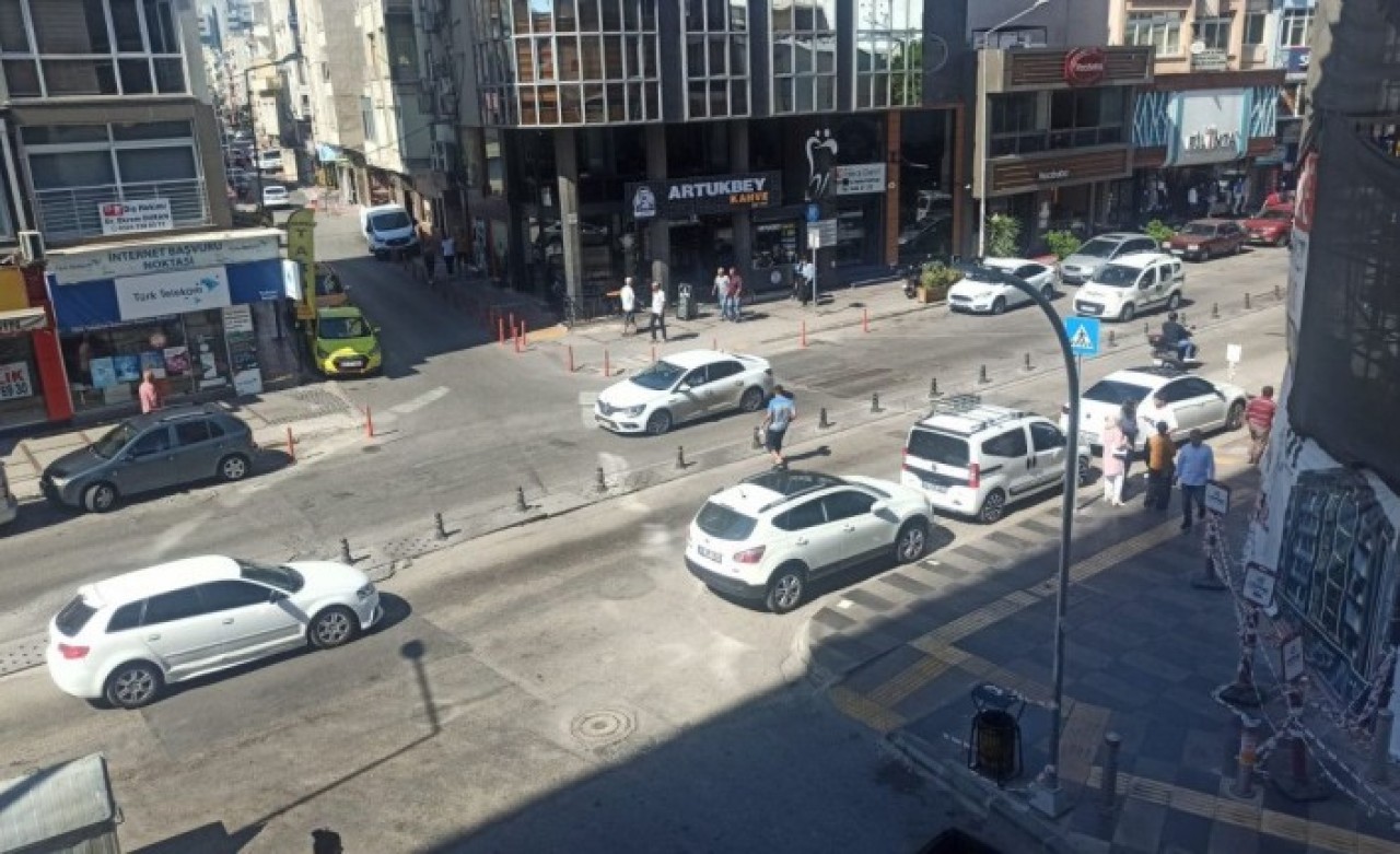 Mersin'de hava saldırısı alarmı! Sirenler çaldı,  halk panikle sokağa fırladı