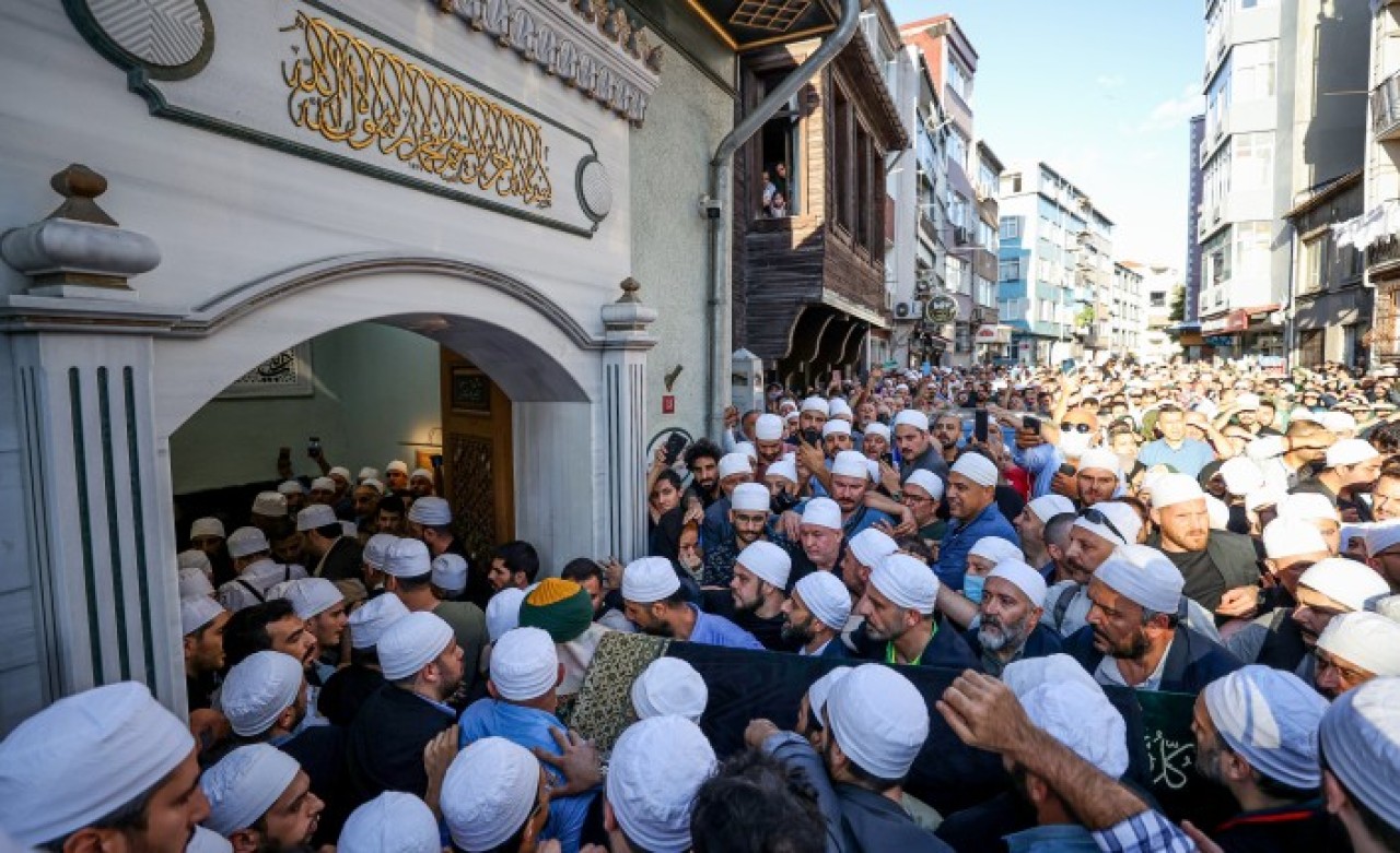 Mutasavvıf Ömer Tuğrul İnançer son yolculuğuna uğurlandı
