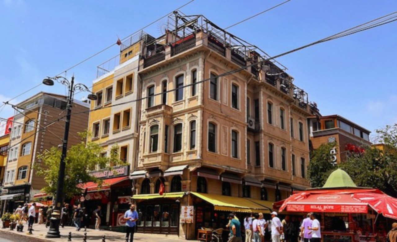 Sultanahmet Meydanı'ndaki tarihi han satışa çıkarıldı: İstenen fiyat dudak uçuklattı!