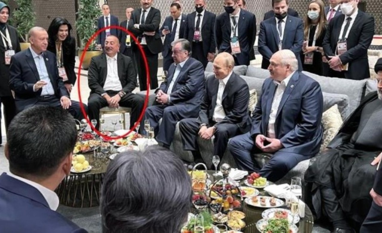 Tarihi zirve sonrası çekilen görüntüde Erdoğan'a övgü,  Aliyev'e tepki var!