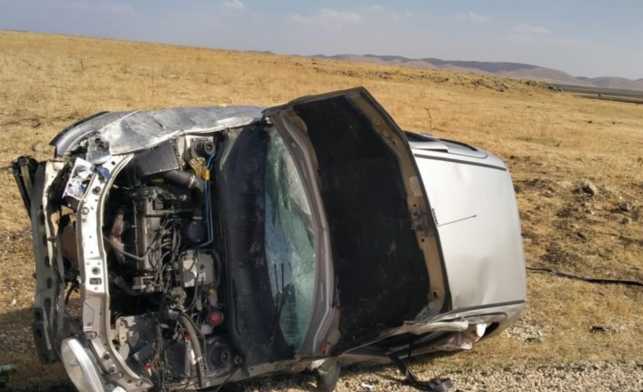 Tayini çıkan genç öğretmen Özge Kılıç,  yeni görev yerine giderken trafik kazasında öldü