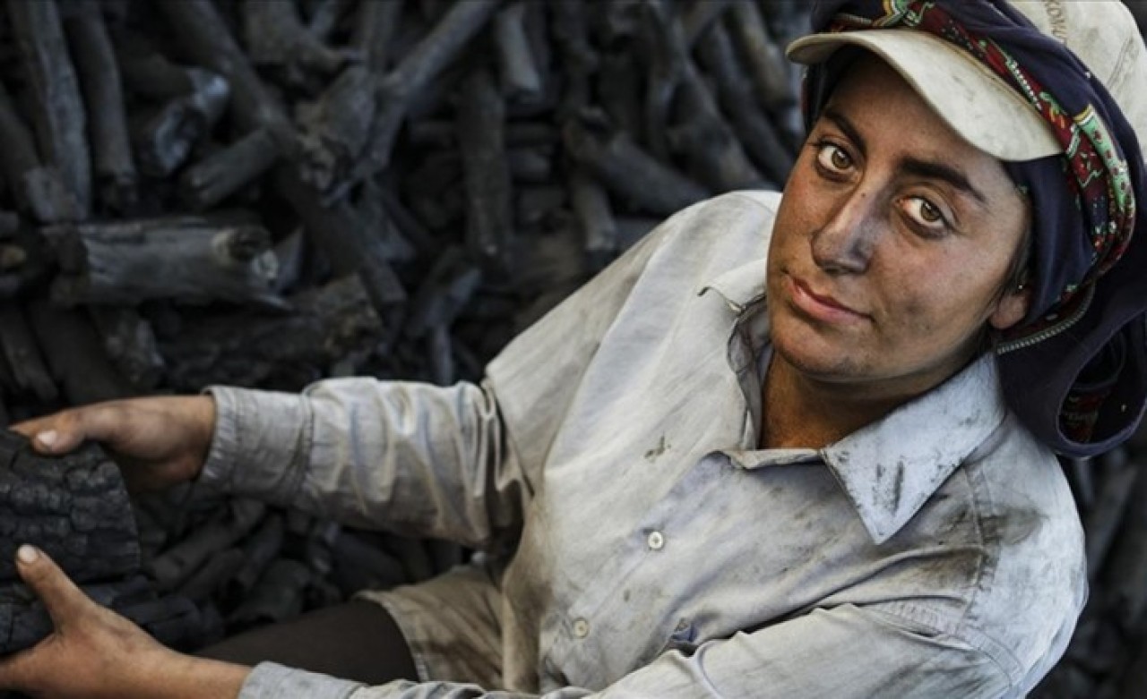 Torakçı kadınların mangal kömürü mesaisi