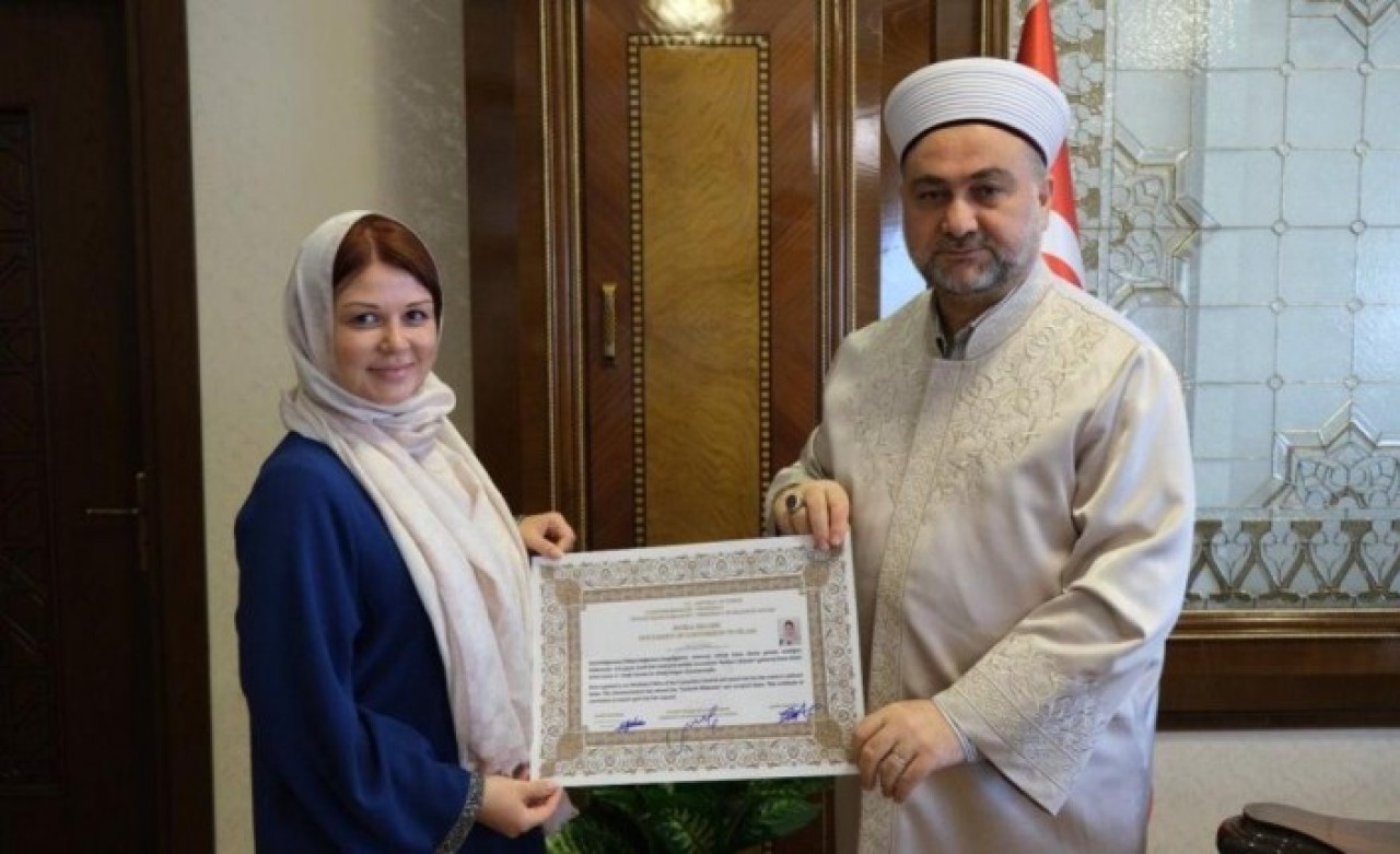 Ukraynalı kadın Müslüman oldu! Ayla Ceylin ismini aldı