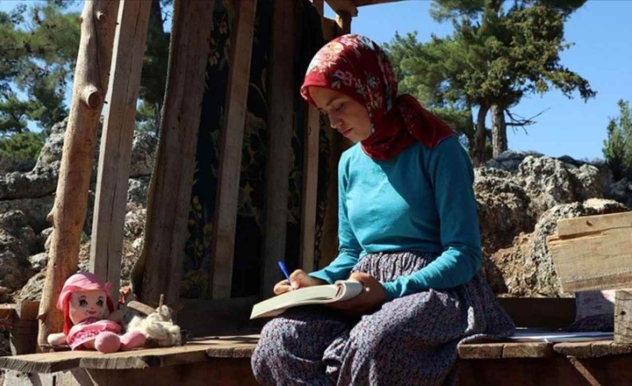 Yörük kızı Üniversitede Akademisyen yaylada çoban