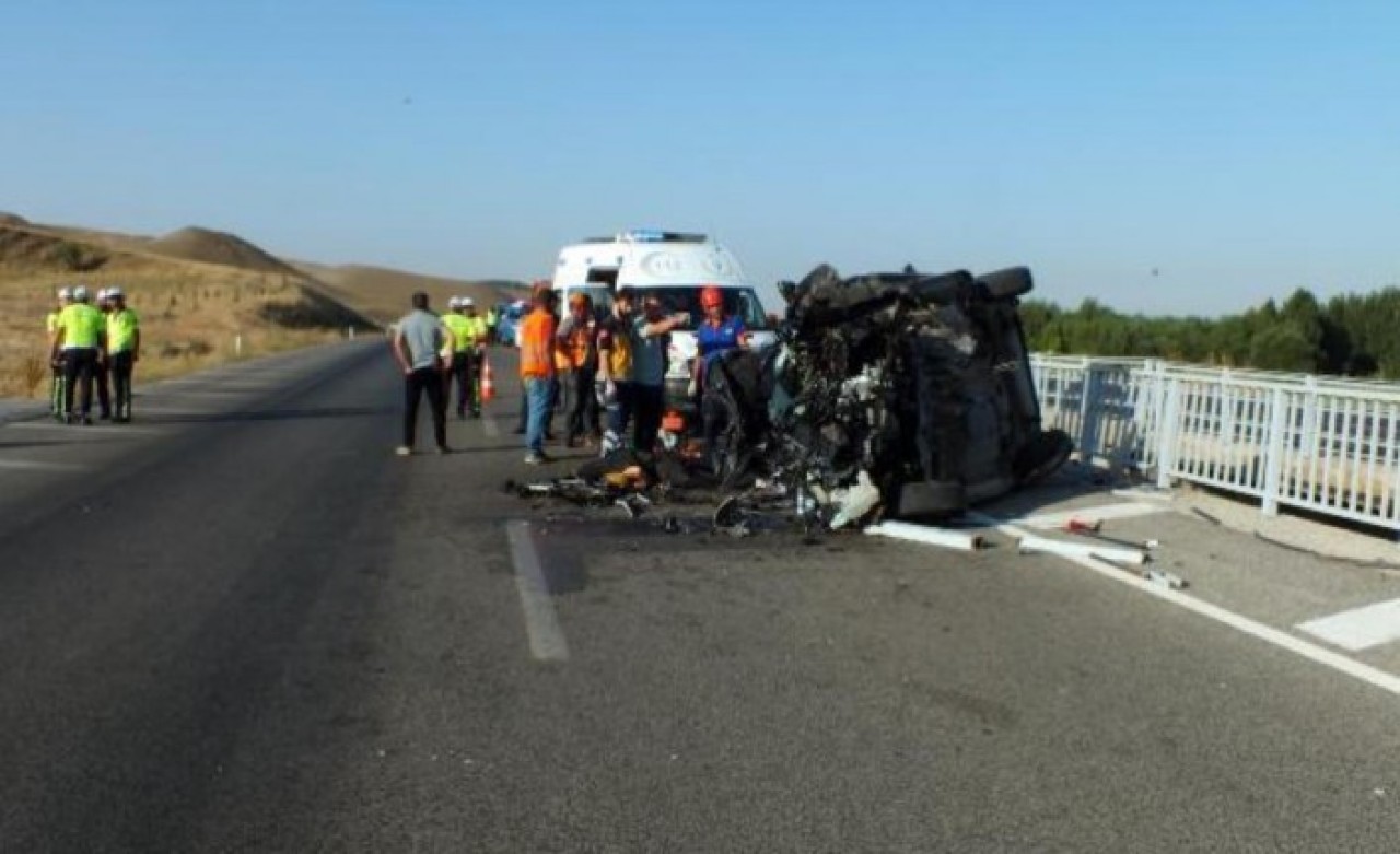 Yozgat'ta feci kaza:  Emre Akbaba,  Niyazi Akbaba ve Veysel Akbaba öldü