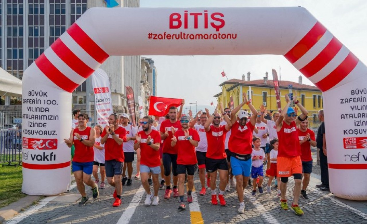 Zafer rotasında düzenlenen Zafer Ultra Maratonu İzmir'de noktalandı