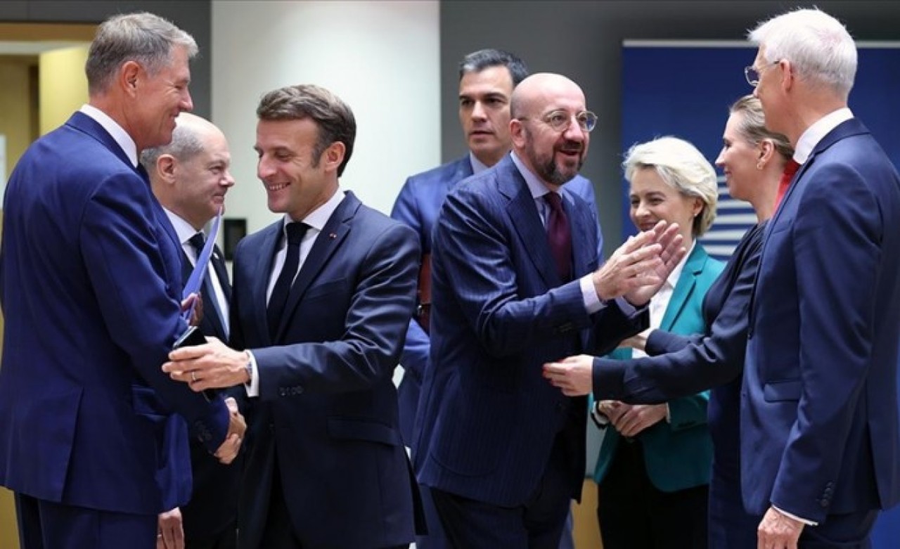 AB Liderler Zirvesi: Ukrayna ile güçlü dayanışma ve enerji krizi için 'arayışa devam'