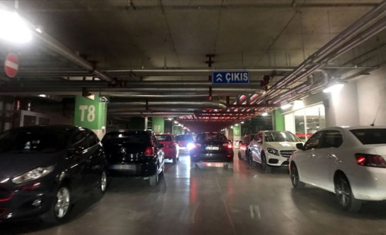 Ücretsiz otopark sunmak yasal sorumluluk!   AVM'lerden otopark ücreti alınmaz