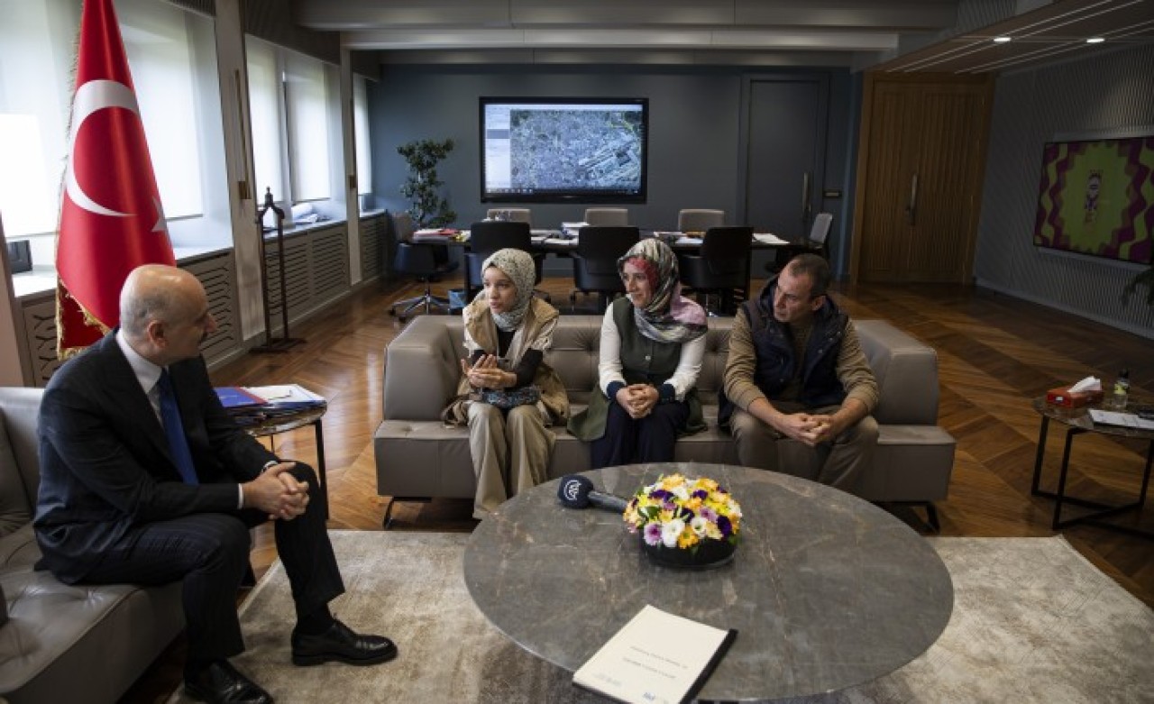 Bakan Karaismailoğlu:İsviçre'de dünya birincisi olan İmam hatip öğrencisi Esra'yı kabul etti